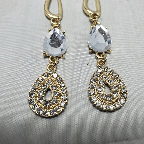 Bijou Drive Gold dangle with rhinestones earrings - Picture 4 of 7